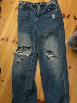 ihåliga jeans - jätte sköna och passar svin bra! dock inte min stil <3