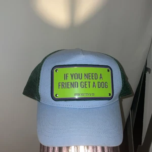 John hatter keps - Säljer nu denna keps eftersom den inte kommer till användning! Perfekt skick och perfekt till sommaren!