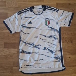 Brand new 2023 italy Jersey - Bought wrong size so never wore it  Size L