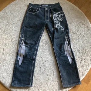 Yld byxor  - Säljer dessa extremt feta yld jeans då dem tyvärr aldrig kommer till användning. 8/10 cond sitter jäkligt najs och väldigt sköna. 30 i midjan och 32 i längden 