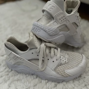 Nike Huarache - Använda 2 gånger, små i storleken 