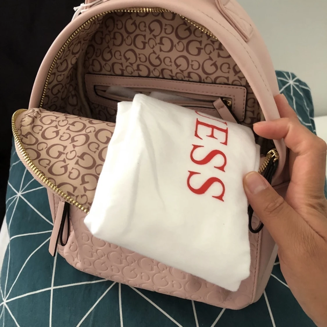 Sälja äkta jättefin Guess väska - 91