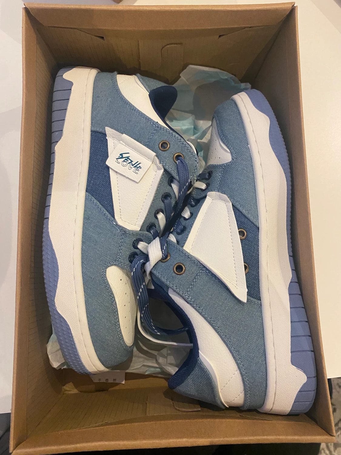 Blåa sneakers (The Supermade)