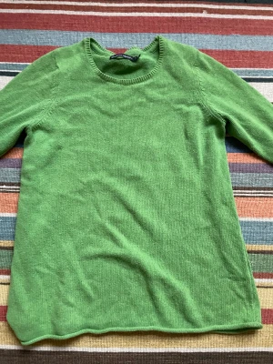 Gudrunsjöden stickad pullover - En superfin Gudrun Sjödén pullover! Vintage! Ett färgstarkt tillägg hos den som gillar stickat och lite ”farmor”core! Pris prutbart!