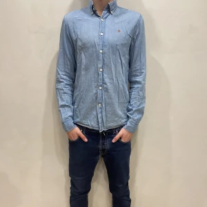 Morris Skjorta  - Hej! Säljer nu min jacka från märket  Morris, storlek S och är i använt skick. Hör gärna av dig om du har frågor eller funderingar kring varan!