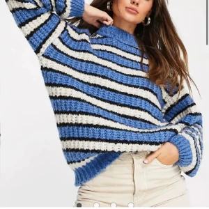 Stickad tröja - Säljer denna stickade tröja, använd fåtal gång💕