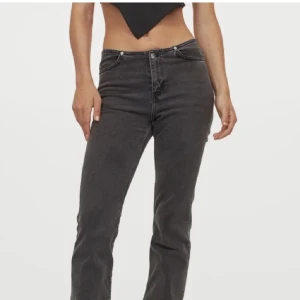 Gråa lågmidjade bootcutjeans - Super snygga lågmidjade jeans🥰