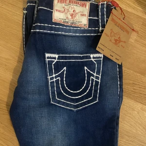 True religion jeans‼️‼️ - Så fina trueys som tyvärr inte passade mig, prislapp kvar! Original pris: 1400 men säljer för mycket billigare då jag bara vill bli av med dem, skriv vid fler frågor🩷