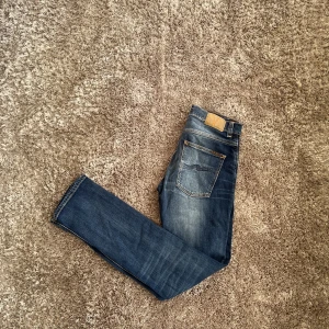 Nudie jeans  - Tjena, säljer nu dessa snygga Nudie jeansen! 9/10 Storlek 31/34.  Hör av dig vid eventuella frågor!.