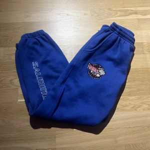 Furudal Hockeybyxor - Säljer dessa köpte dem i Furudal på hockeyn, oanvänd också! 