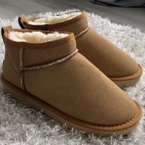 Vinterskor - Helt nya vinterskor från Bergsbutik. Aldrig använda då det är försmå. Är i storlek 38 men passar nog någon med storlek 36