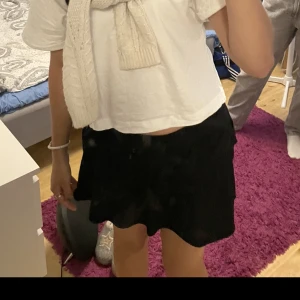 Volang kjol - skit fin, lite för liten för mig!💗💗