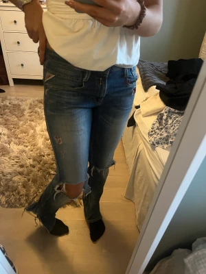 Jeans med hål - Så snygga jeans med hål i!💞