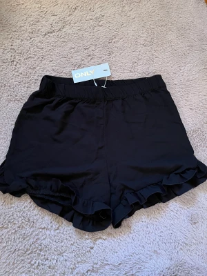 Svarta shorts - Shorts aldrig använd med taggen kvar💕
