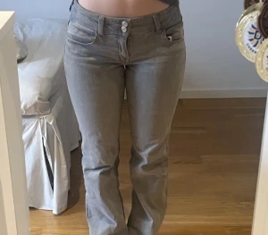 Gråa jeans  - Gråa lågmidjade jeans ❤️