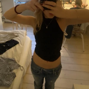 Svart ginatricot  - Säljer denna jätte fina gamla ginatricot toppen eftersom den inte kommer till användning längre! 💘