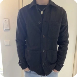 A Day’s March Overshirt - Hej! Säljer nu min overshirt från A Day’s March. Overshirten är i väldigt bra skick, nypris är 1799🙌