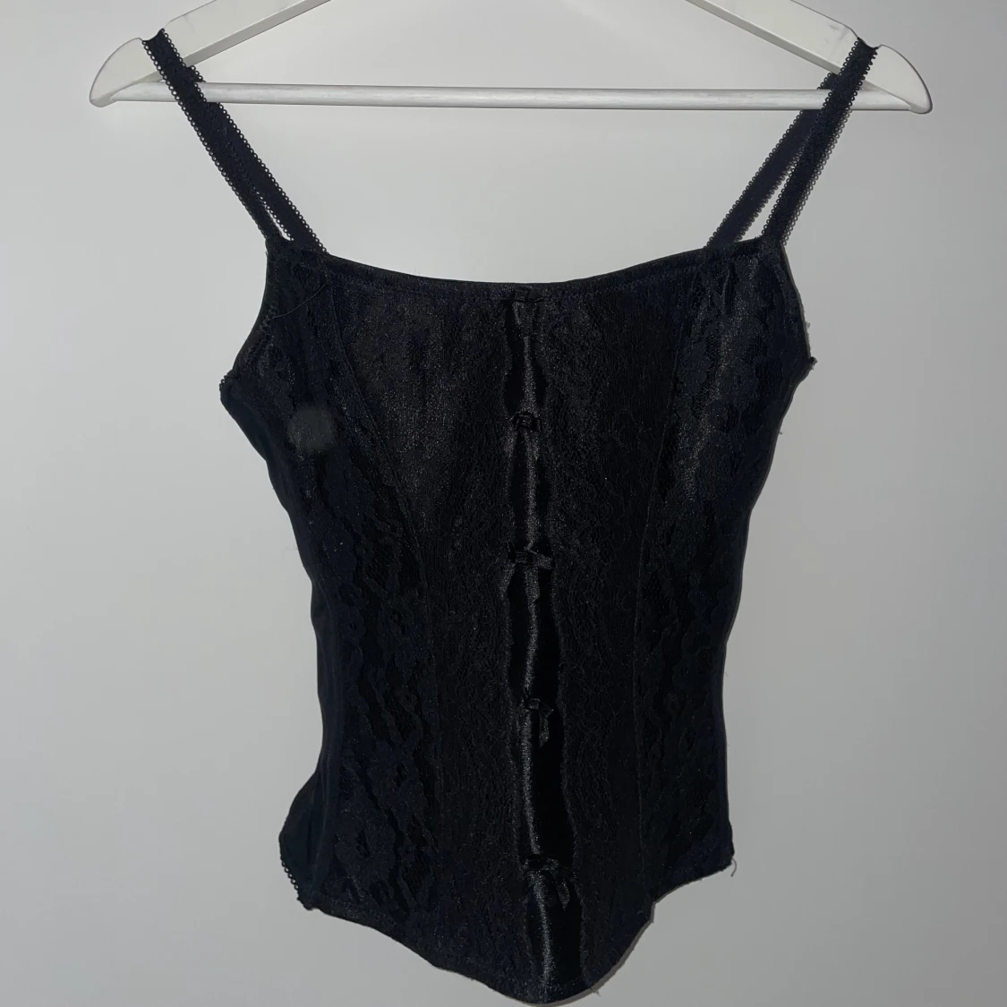 Svart korsett i spets