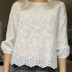 Zara blus🤍🤍 - Supersöt trekvartsärmad blus från zara🤍🤍knappt använd och i superfint skick!🤩