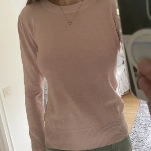 Saint tropez tröja - Stickad tröja i en underbar färg, bra skick men lite nopprig på ärmarna men det är inget som märks