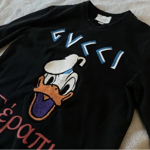 Gucci Donald Duck tröja - Skick 10/10, köptes för 1 år sedan, storlek M passar en S. Pris går att diskutera.