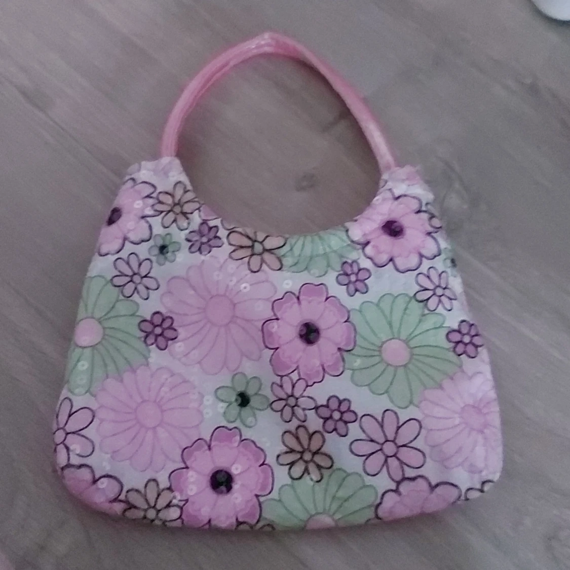 Blomig väska