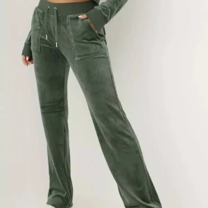 Juicy couture byxor  - Snygga, bekväma trendiga byxor från juicy couture 😻 knappt använda! 