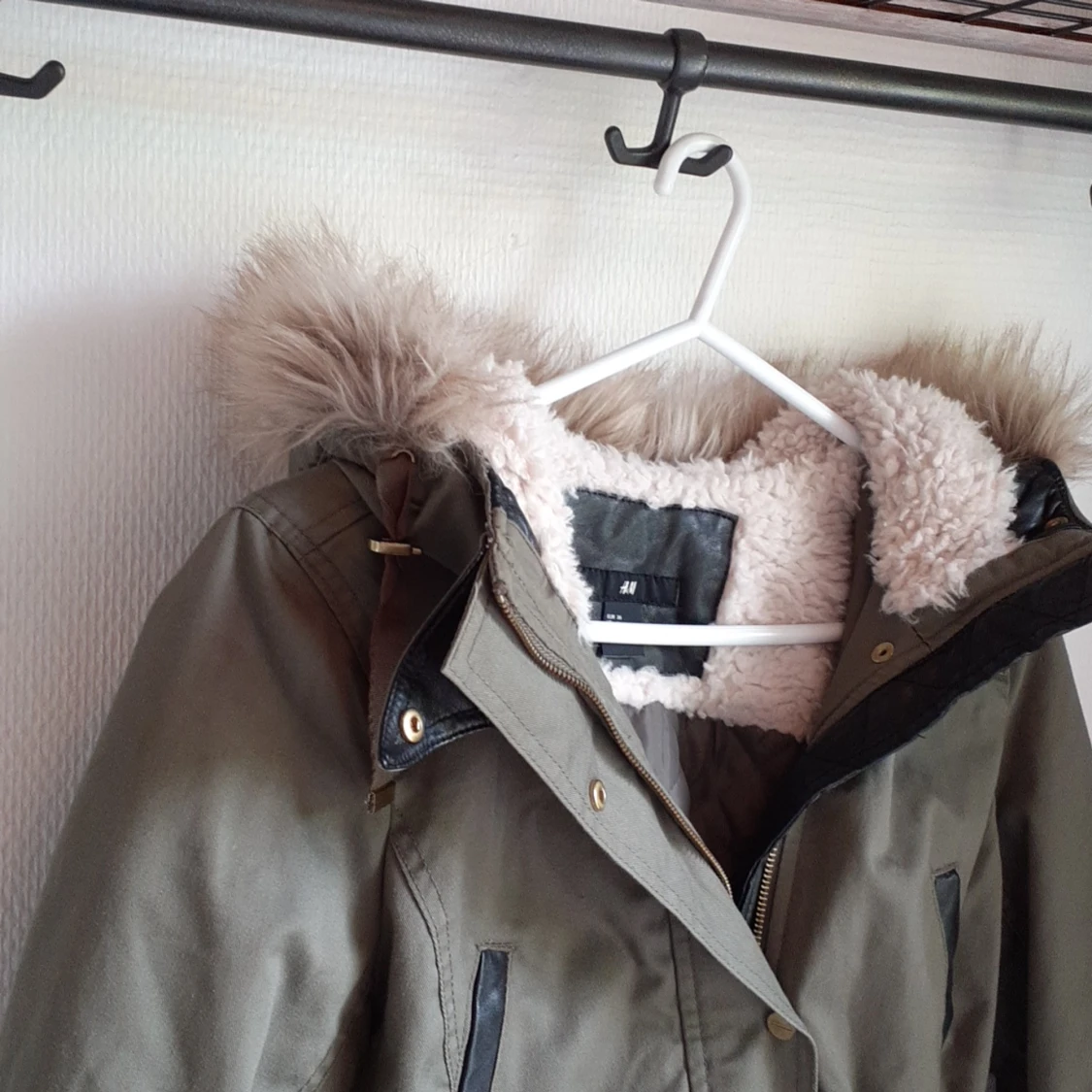 Kakigrön höstjacka med päls och läderdetaljer! - 91