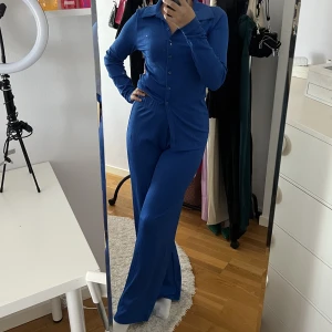 Blått set - Ett fint blått set från Gina Tricot, använd få gånger💙