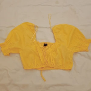 Croptop  - Top från Veromoda, ny utan prislapp 