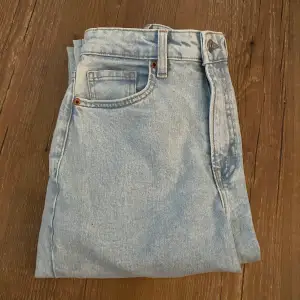 Jeans från HM Storlek 38 Mom jeans Ljusblåa jeans Knappt använda