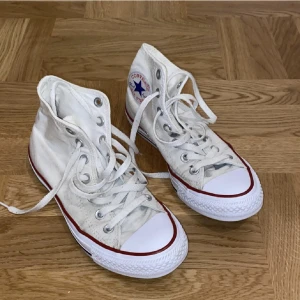 Converse  - Strl 37! 120kr