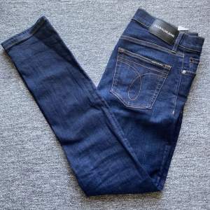 Calvin Klein jeans i nyskick, knappt använda! Nypris runt 1400, säljer för 350. Storlek W28 L32