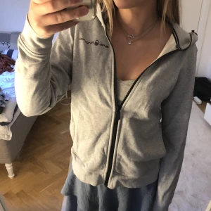 Sail Racing Tröja - En Zip up tröja från Sail Racing, nästan helt oanvänd! 💗