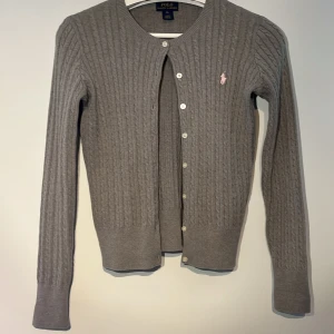 ralph lauren kofta - jättefin kofta från ralph lauren i barnstorlek xl som motsvarar xs💕mycket bra skick