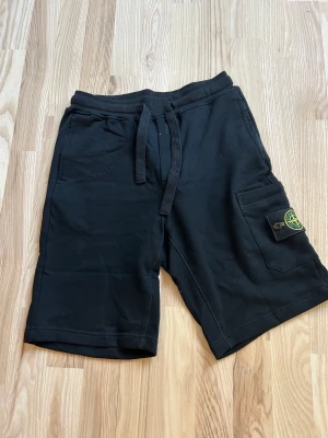 Stone island shorts - Helt nya och oanvända stone island shorts i storlek M. Lapparna finns kvar. 
