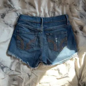 Super snygga shorts från Hollister, storlek 25💕💕 Helt oanvända 💗