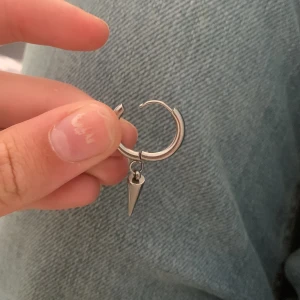 Edblad - Har inte så mycket att säja. Dom e fake. Tror det för köpte dom på en loppis. Vet inte hur mycket dom kosta. Säljer för 200-250kr skriv i dms eller vad det heter om ni e intresserad 