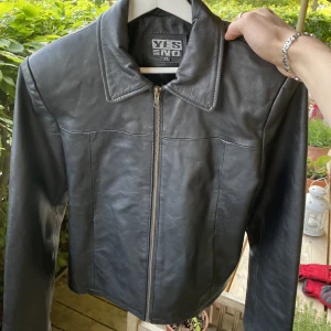 Vintage läderjacka - En läder/skinnjacka i äkta läder. Dma för bud.