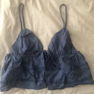 Söt topp - Söt topp i stockholmsstil helt ny Storlek L, passar M-L