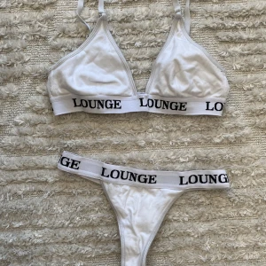 Lounge underwere - Matchande underkläder från lounge underwere! Använda ett fåtal gånger. Underdel s och överdel s. 