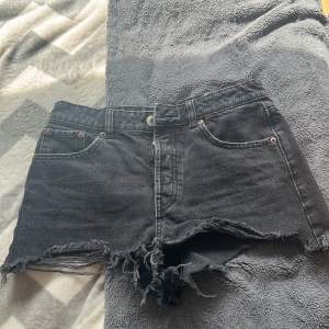 mid/lågmidjade shorts från zara