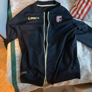 Palermo tracksuit - Palermo tracksuit! Nästan oanvänd. Köpt i Palermo av mig!