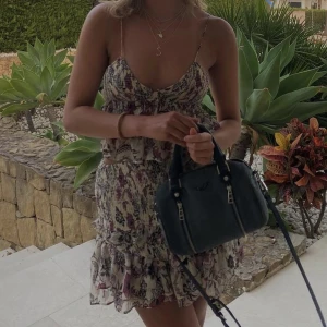 Zara topp - Lånad bild 💕Funderar på att sälja den här jättefina toppen då den inte sitter så bra på mig! Säljer endast vid bra bud!