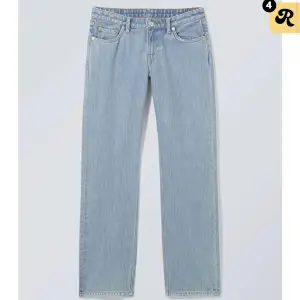 Säljer två par jeans ifrån weekday som är i dom färgerna ovan, säljer de eftersom de inte längre kommer till använding❤️(200kr st) kom privat för fler bilder😊