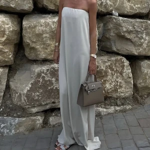 Josephine hj x nakd  - Säljer denna eftertraktade och slutsålda klänning från nakd! Perfekt till sommaren 😍Prislappen kvar