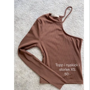 Topp i nyskick  - Halterneck, stretchig. 