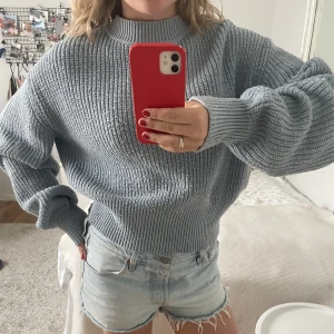 Blå stickad tröja  - Blå stickad tröja från NAKD som inte använd längre! 