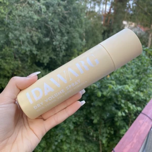 Volymsprej - Volymsprej från Ida warg. Oanvänd, endast testad!🙌 Nypris 100-150 ungefär💖💖 Pris går att diskuteras‼️