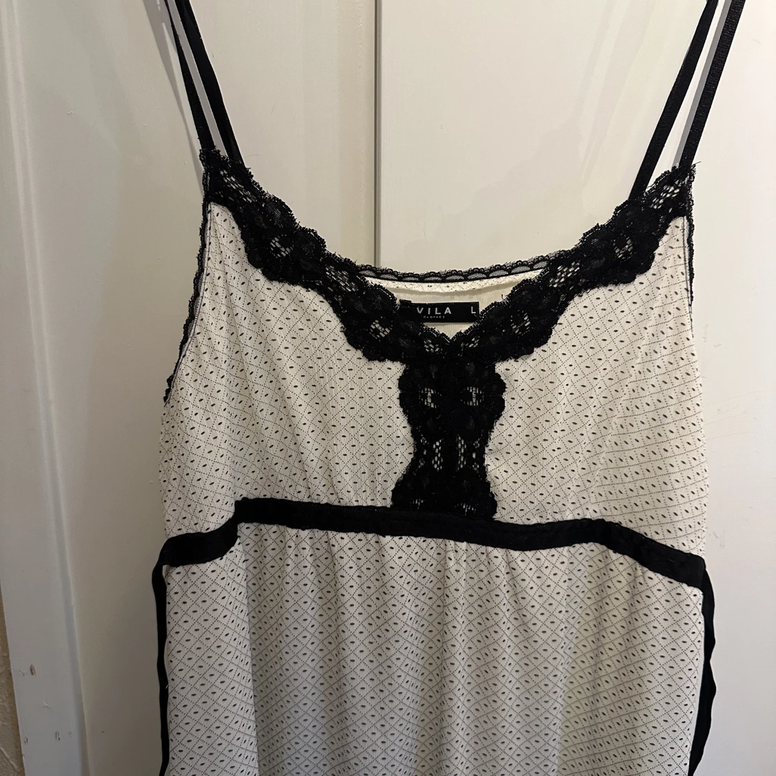 Vintage klänning med knytning och spets  - 90